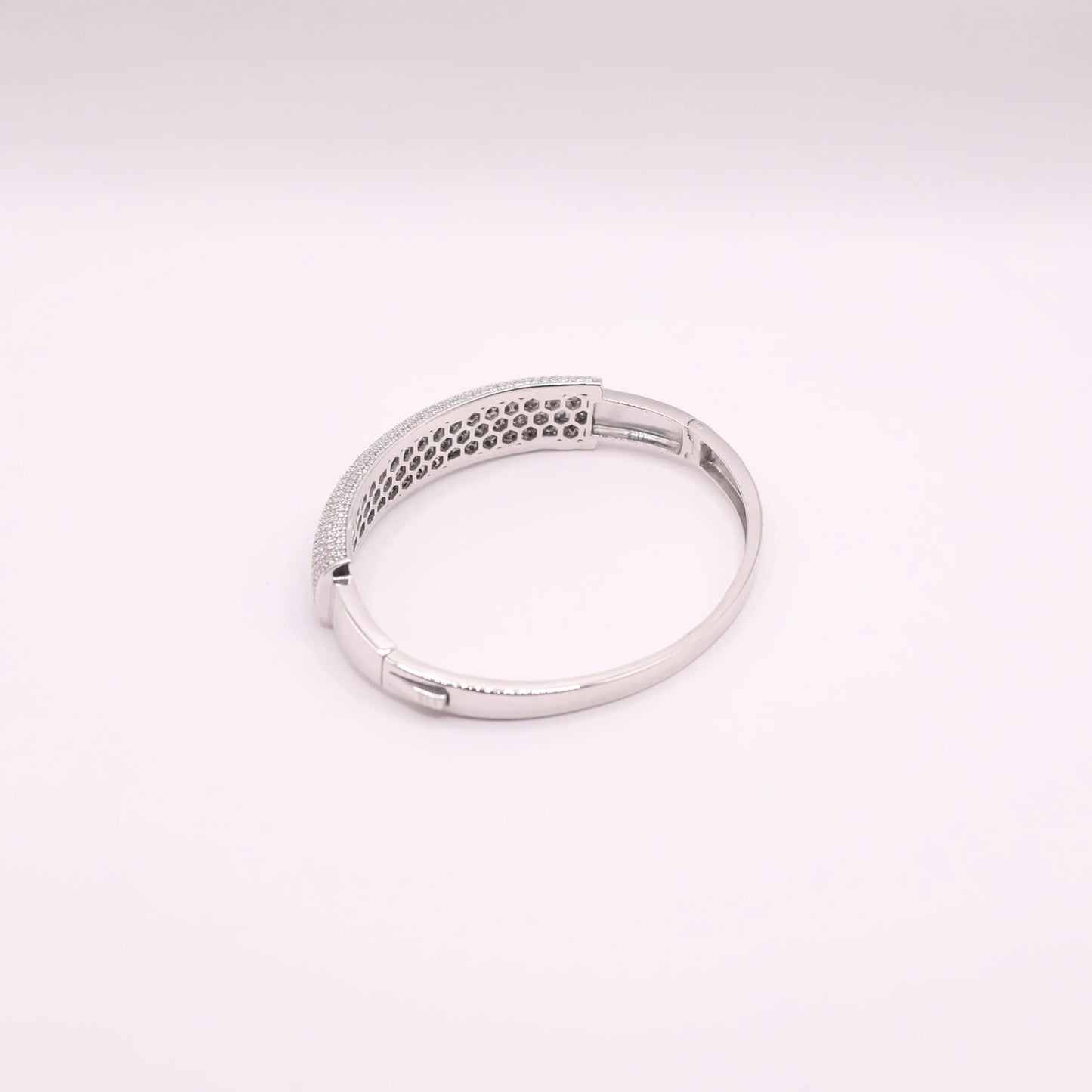 Stone-Studded Bracelet b11pg5-jk.myshopify.com