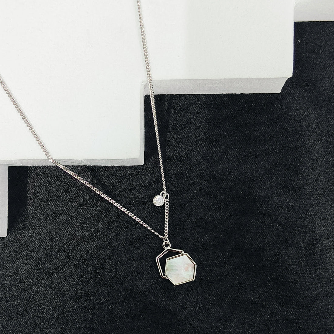 Elegant Hexagon Mother of Pearl Necklace - Kivara jewels