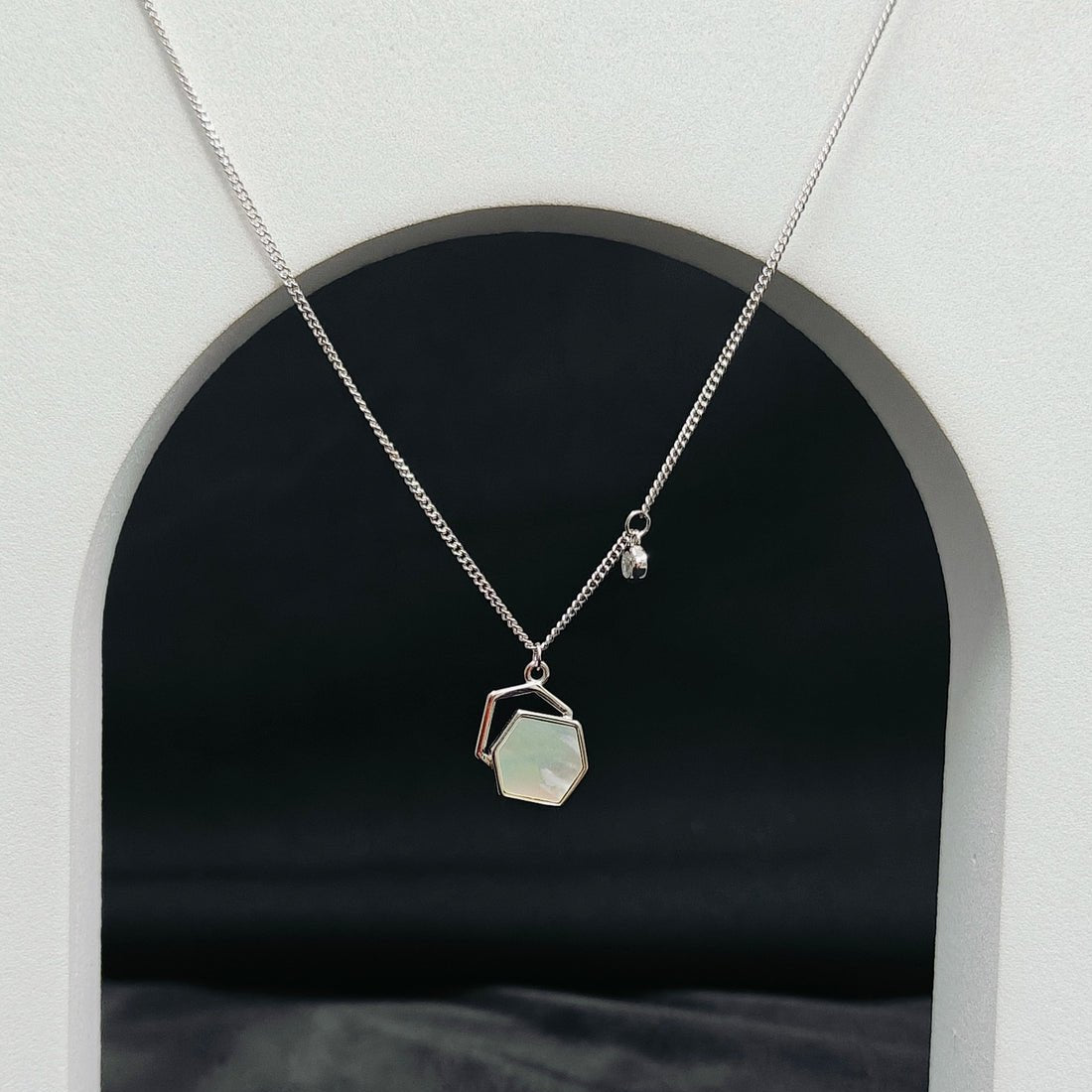Elegant Hexagon Mother of Pearl Necklace b11pg5-jk.myshopify.com