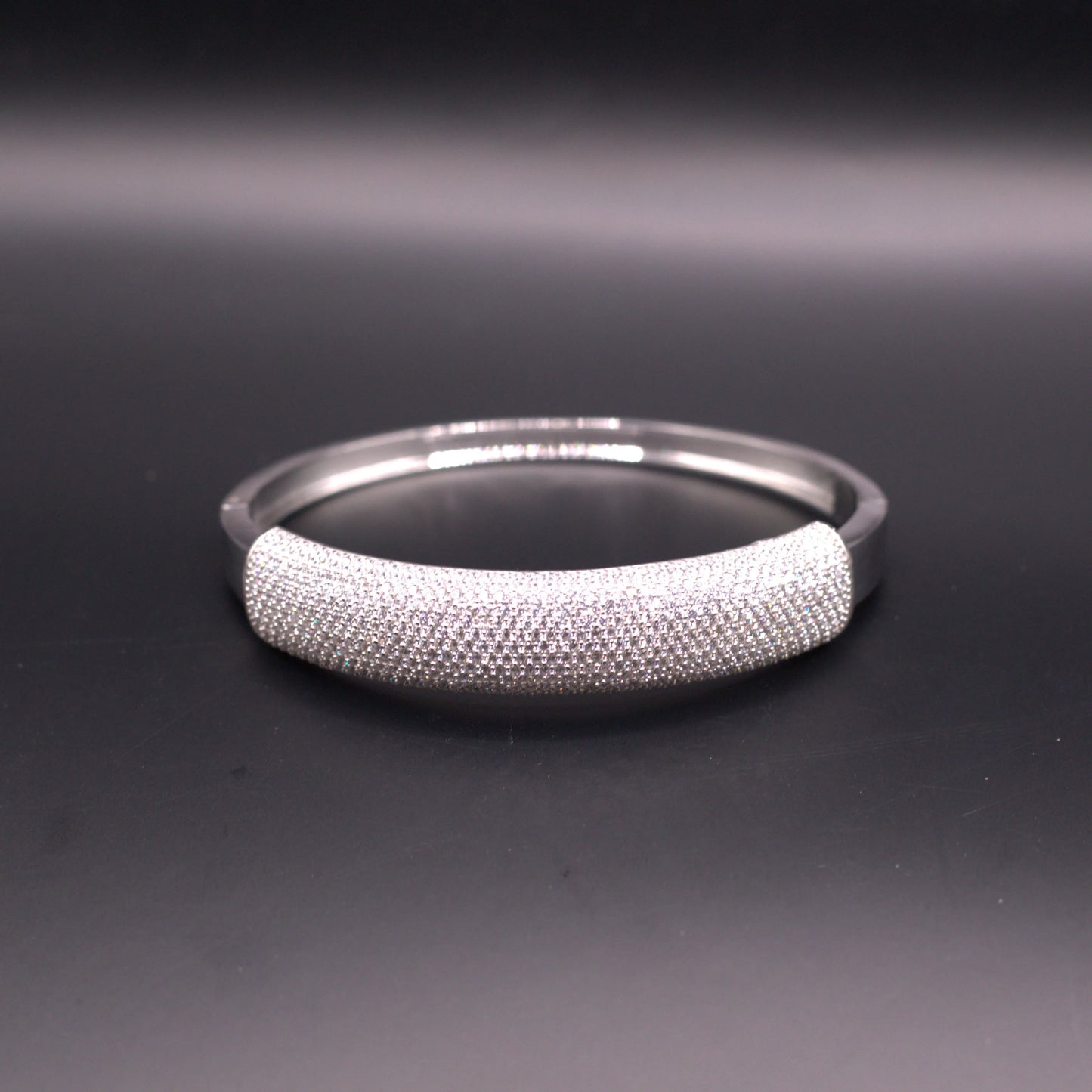 Stone-Studded Bracelet b11pg5-jk.myshopify.com