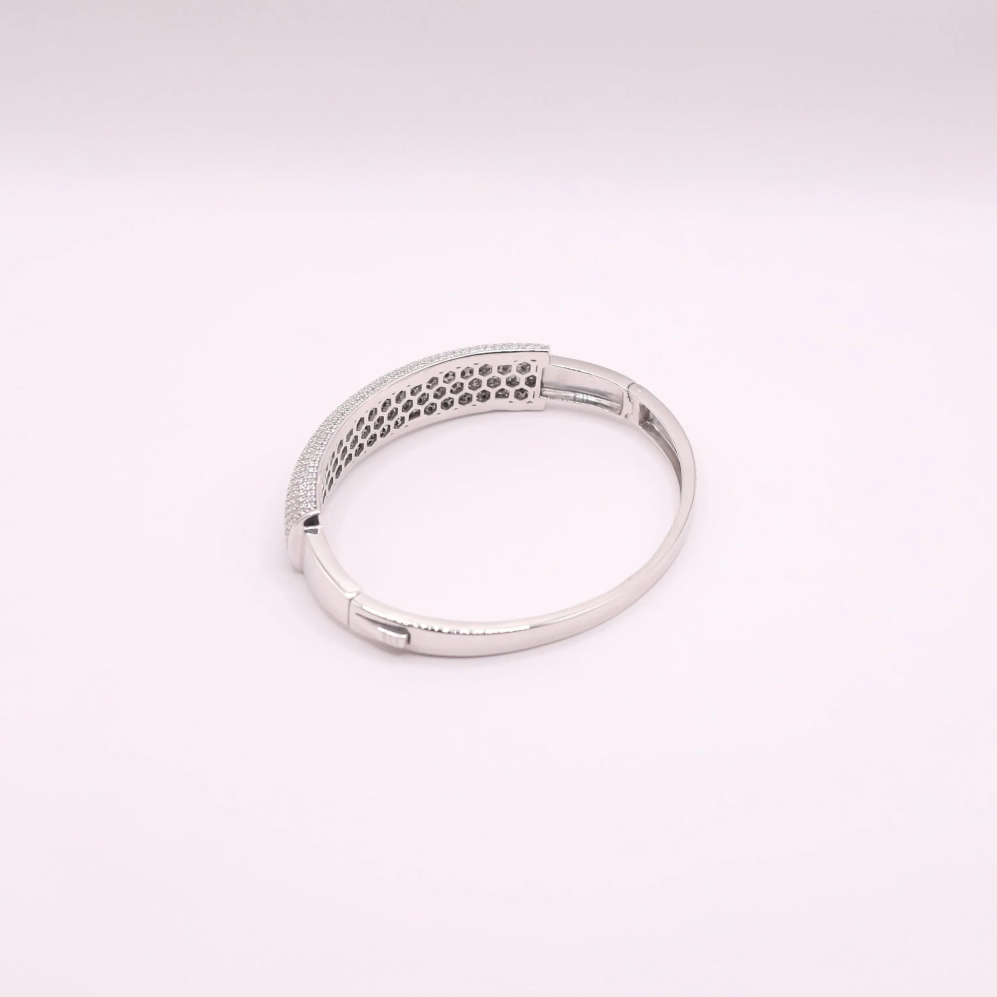 Stone-Studded Bracelet b11pg5-jk.myshopify.com