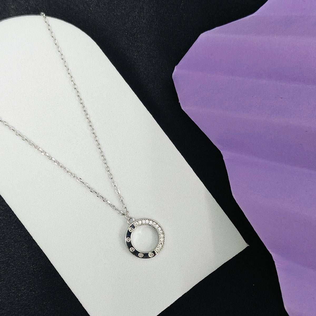 Elegant Circle Pendant Necklace b11pg5-jk.myshopify.com