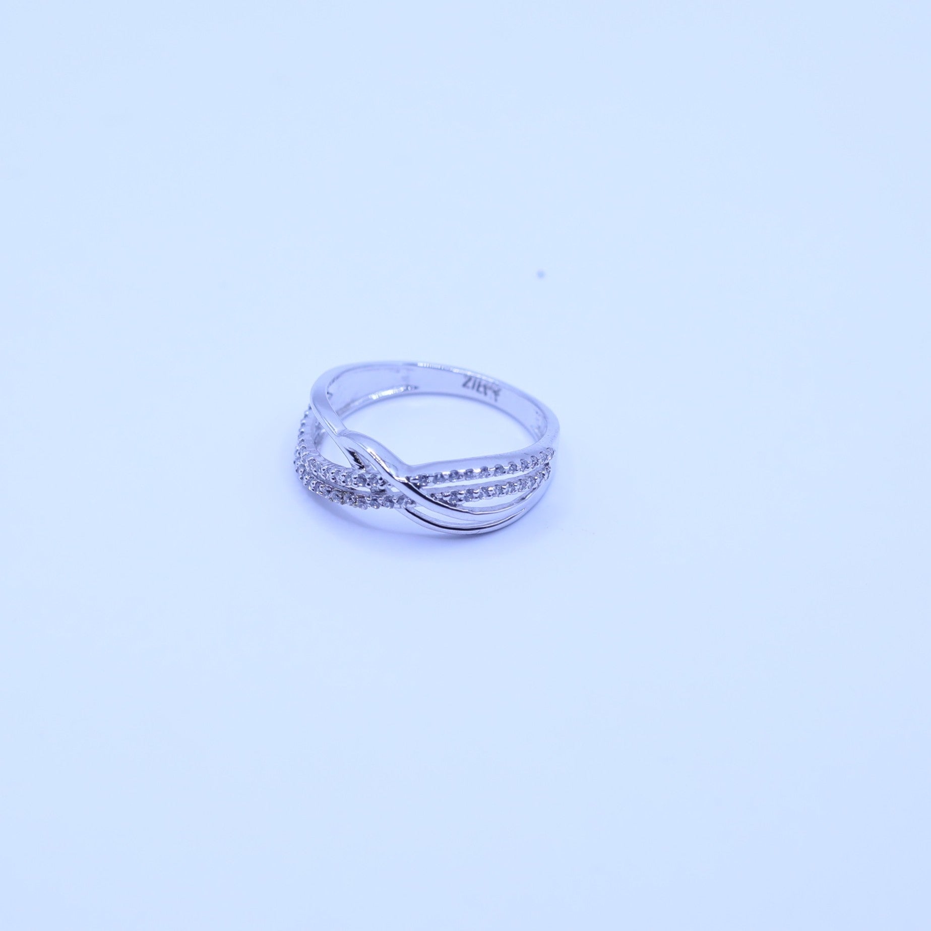 Twisted Crossover Ring
