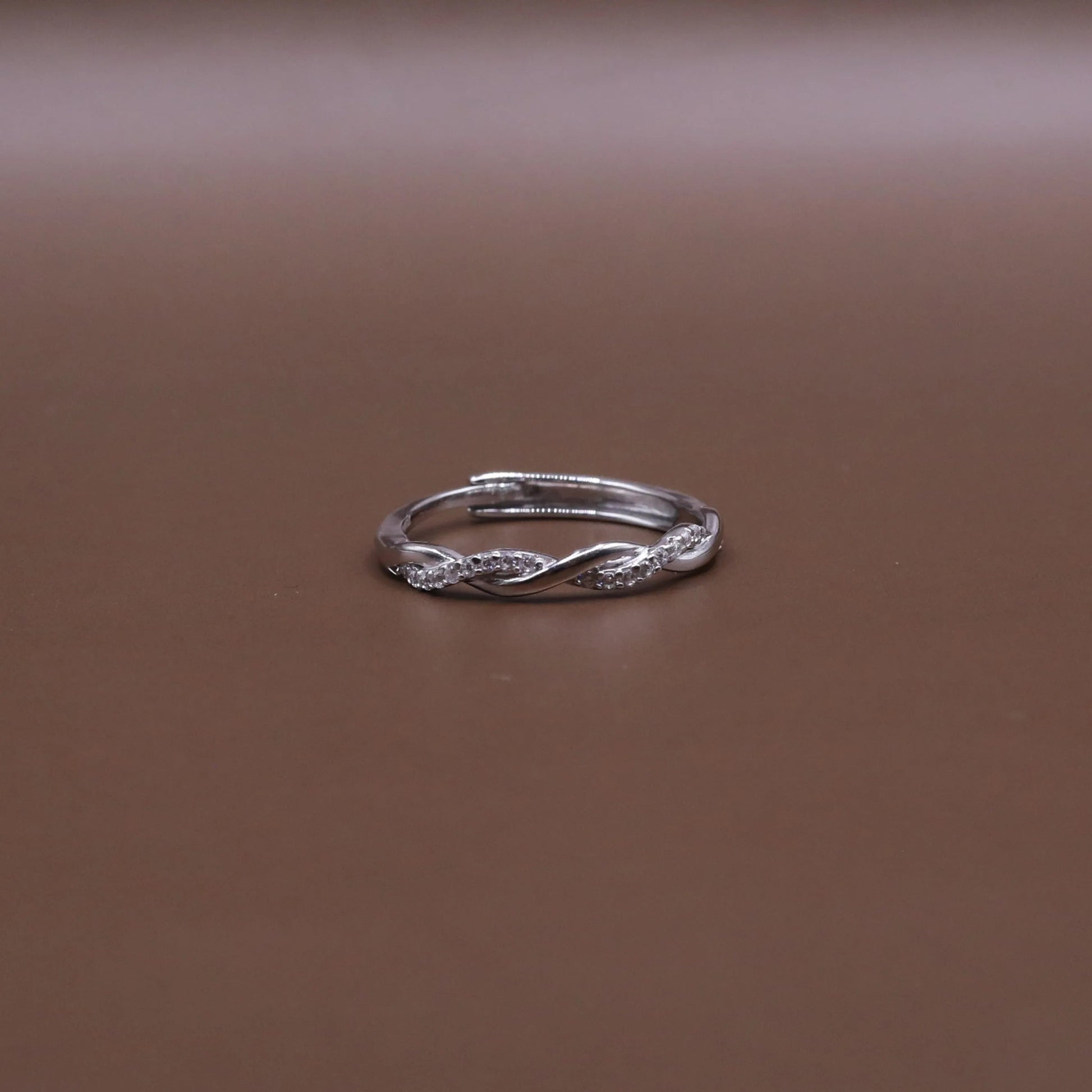 Twist Band Ring - Kivara jewels