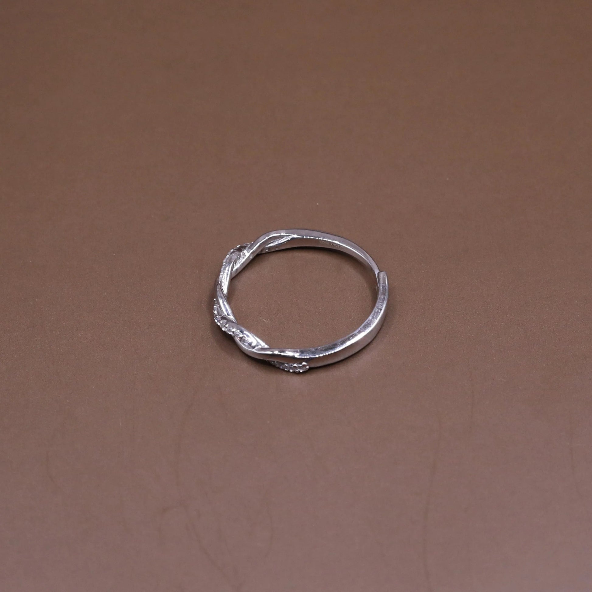 Twist Band Ring - Kivara jewels
